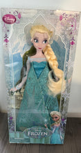 Disney Frozen Elsa DISNEY STORE 12" Classic Doll Collection 2013