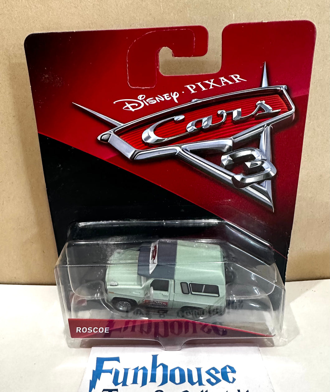 Disney Pixar Diecast Metal Cars 3~ Roscoe Thunder Hollow Announcer 2017 *