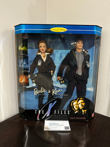 THE X FILES GIFT SET BARBIE & KEN DOLLS AGENTS SCULLY & MULDER COLLECTOR EDITION 1998