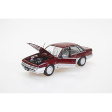 1:24 Red/Silver VL Calais Holden Fully Detailed  Diecast Car
